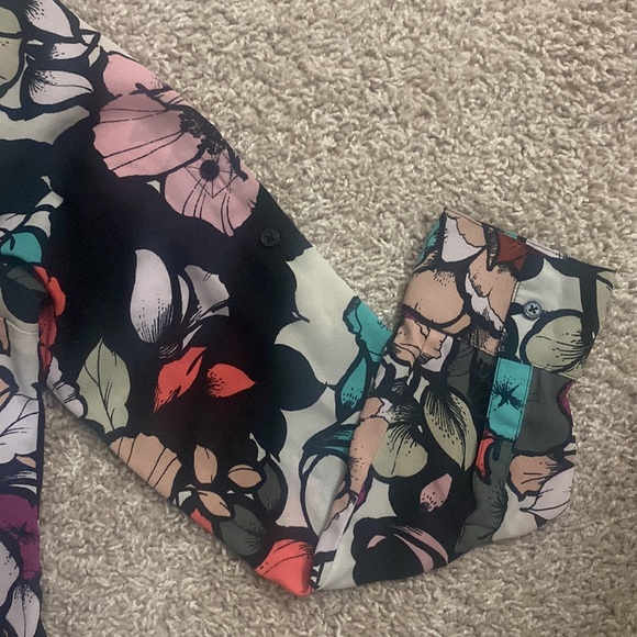 EXPRESS Button down Portofino Floral blouse Size Small - Picture 3 of 5
